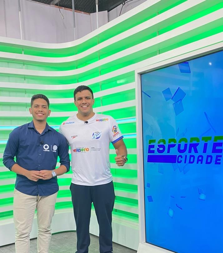 Frederico Castro in a TV studio for Esporte Cidade program